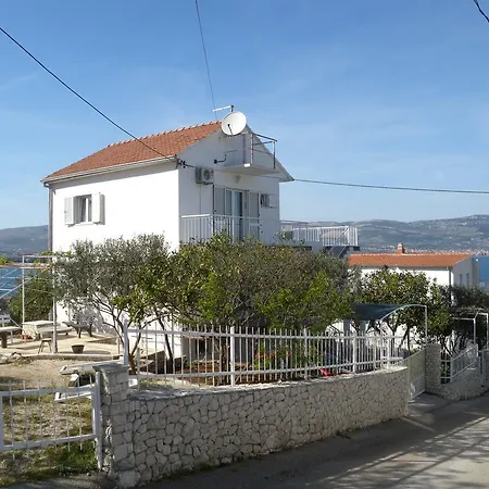 Slatine 5 Apartment