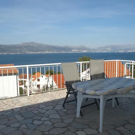 Apartment Slatine 5 *