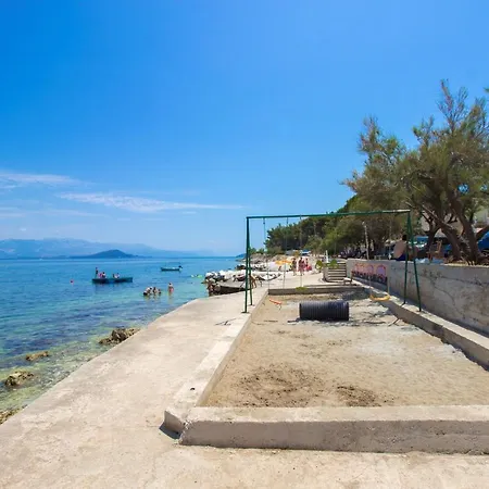 Apartment Slatine 5 *